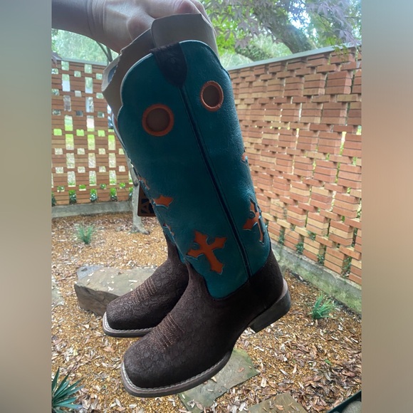 Kids Ariat Boots size 9 - Picture 3 of 7